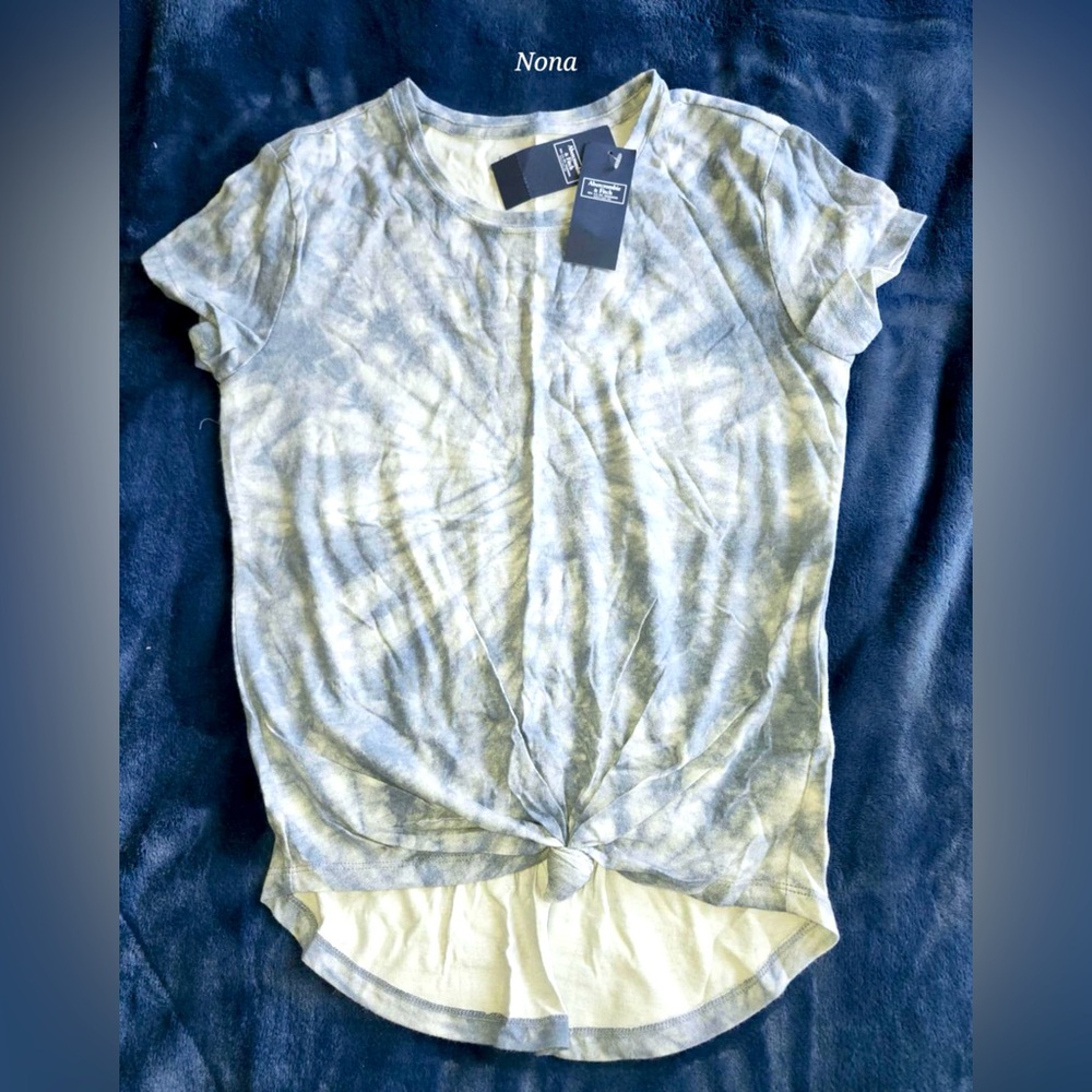Abercrombie And Fitch Knotted Tee size XS NWT
